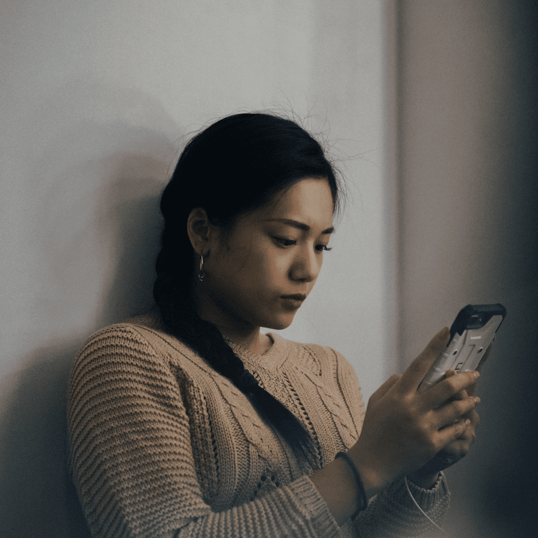 woman talking to a Live Answering Service