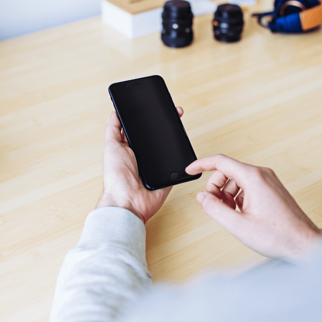 Live Answering Service on a phone