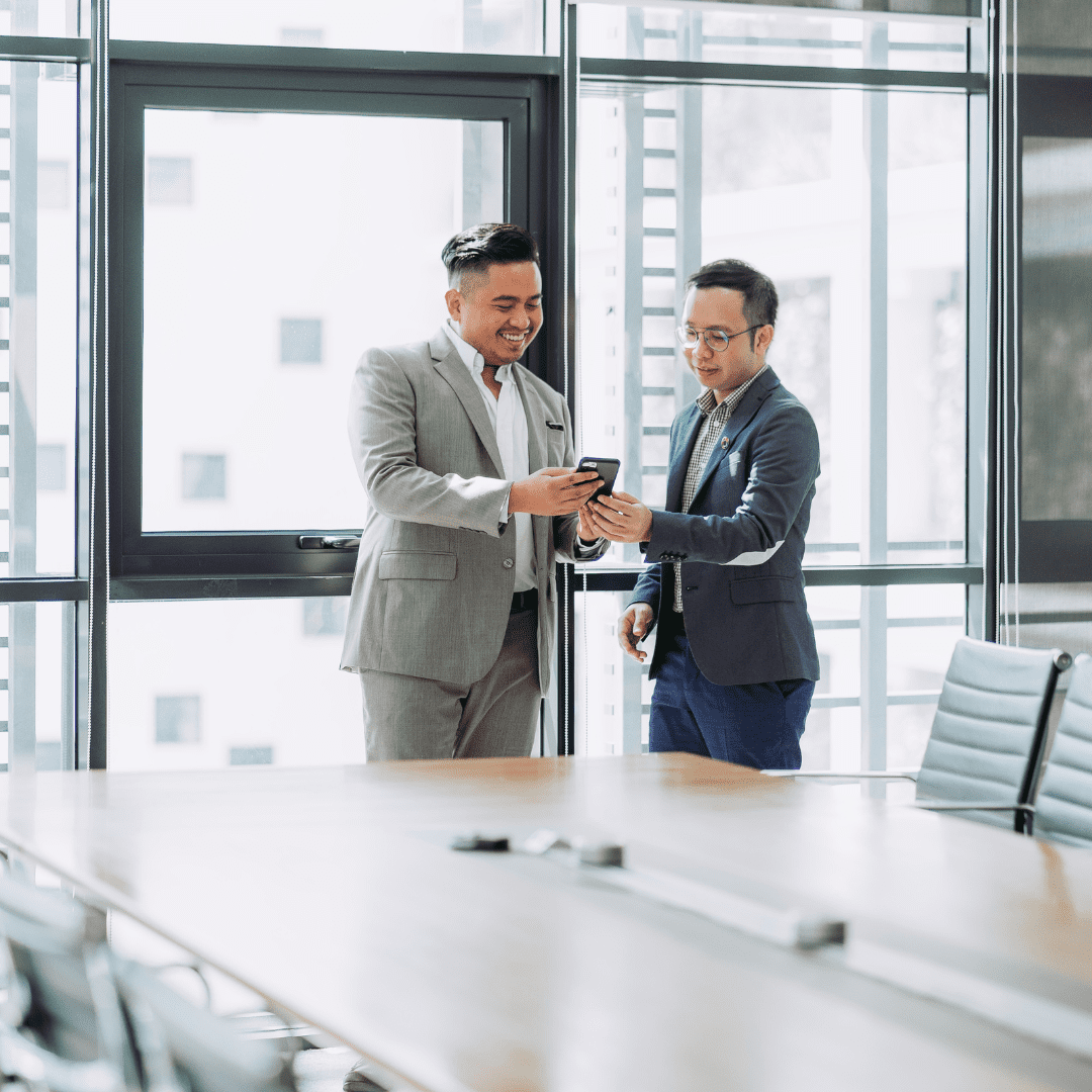 two men discussing 24/7 Office Answering Service