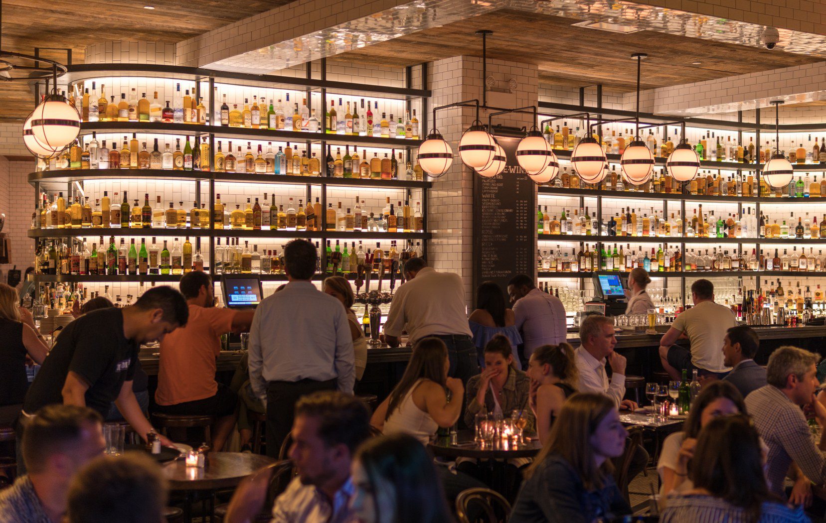 image of a busy restaurant in need of a Restaurant answering service