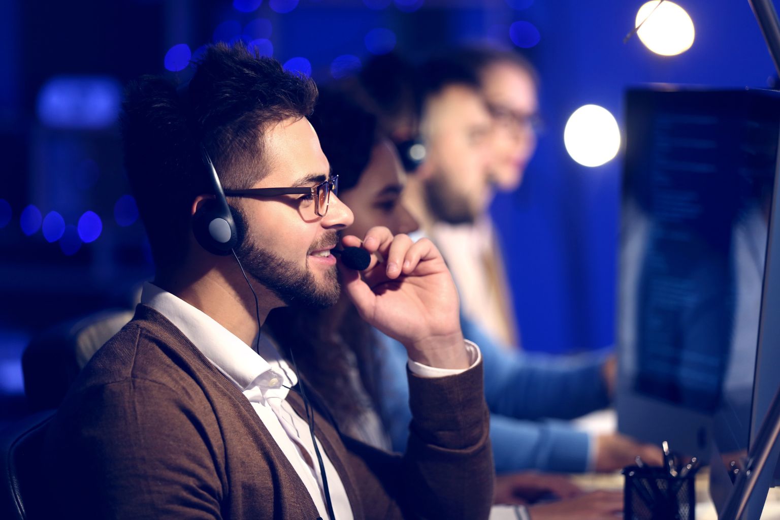 Male Bilingual Agent