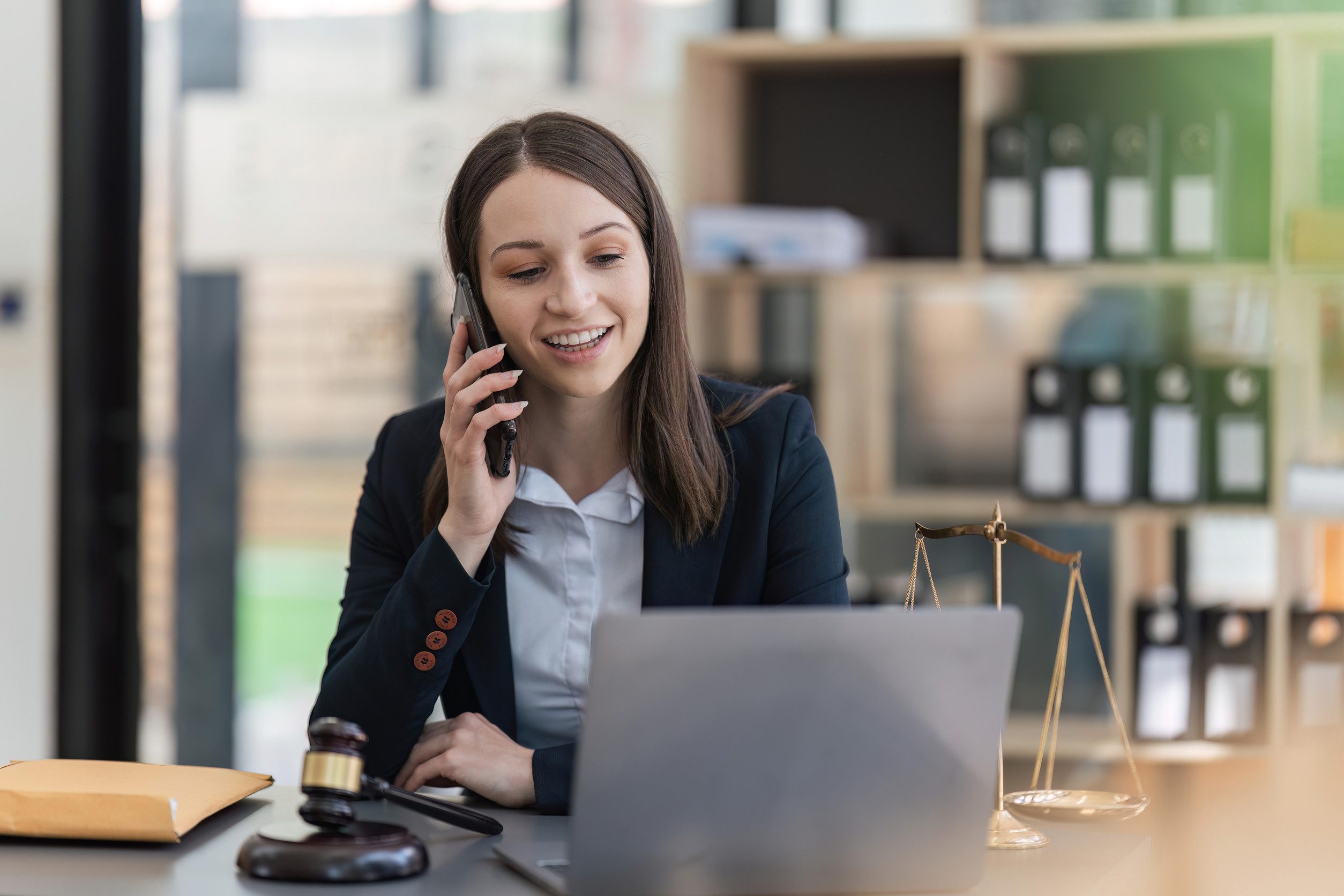 answering service help lawyers manage their calls and clients